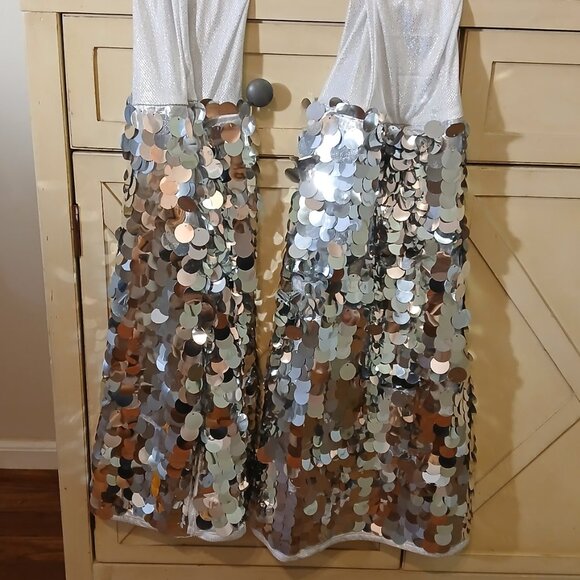 2-piece Disco costume - white with silver discs - size med girl/small women - Picture 5 of 6